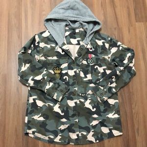 Patterned light utility jacket